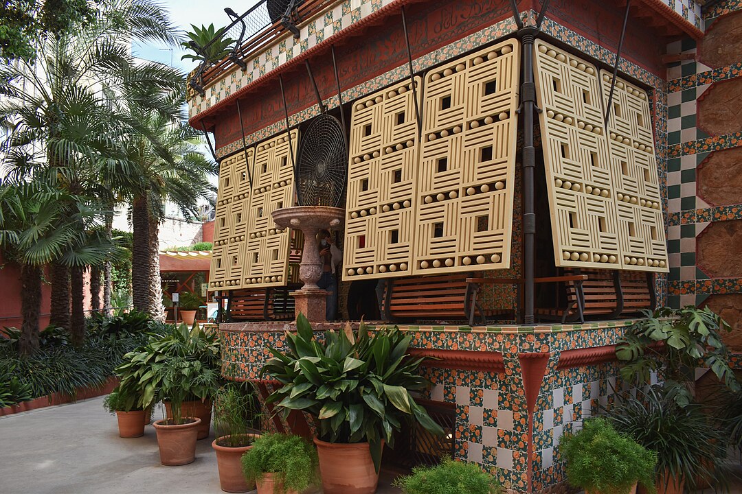 Casa Vicens, prima grande opera residenziale di Gaudí e pietra miliare del modernismo catalano
