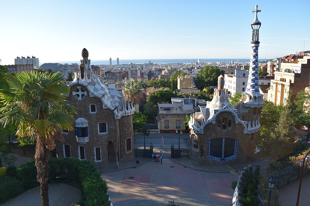 Parco Güell, concepito da Antoni Gaudí come città-giardino e oggi parco pubblico