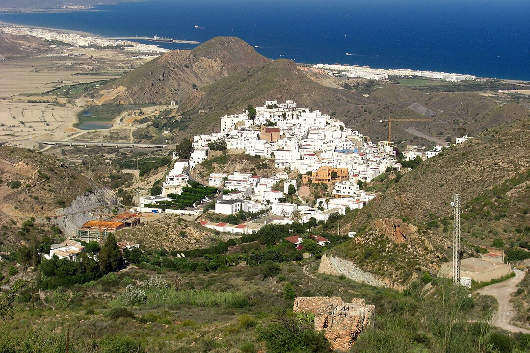 Mojácar, le sue case imbiancate e le sue strade strette le hanno valso il riconoscimento come uno dei borghi più belli di Spagna
