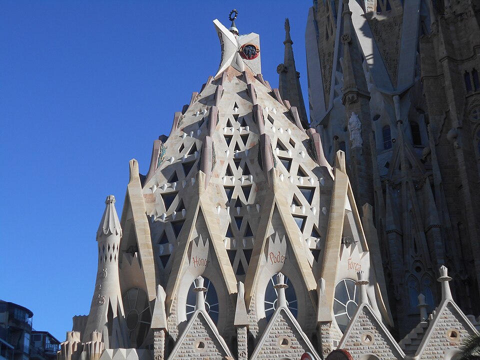 Tempio espiatorio della Sagrada Família, basilica cattolica modernista di Antoni Gaudí