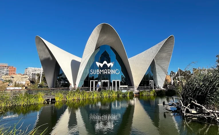Ristorante Submarino, uno spazio di alta cucina mediterranea d'autore situato all'interno dell'Oceanogràfic di Valencia